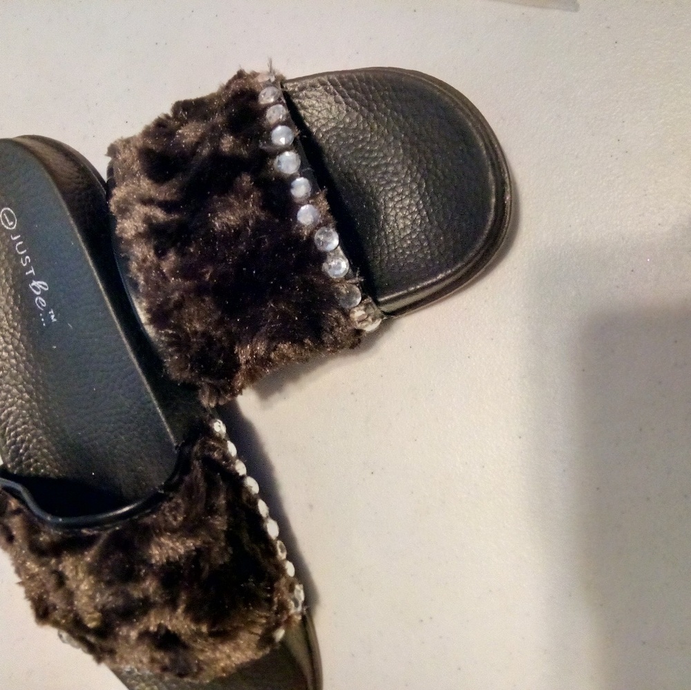 Shoes - Picture 4 of 7